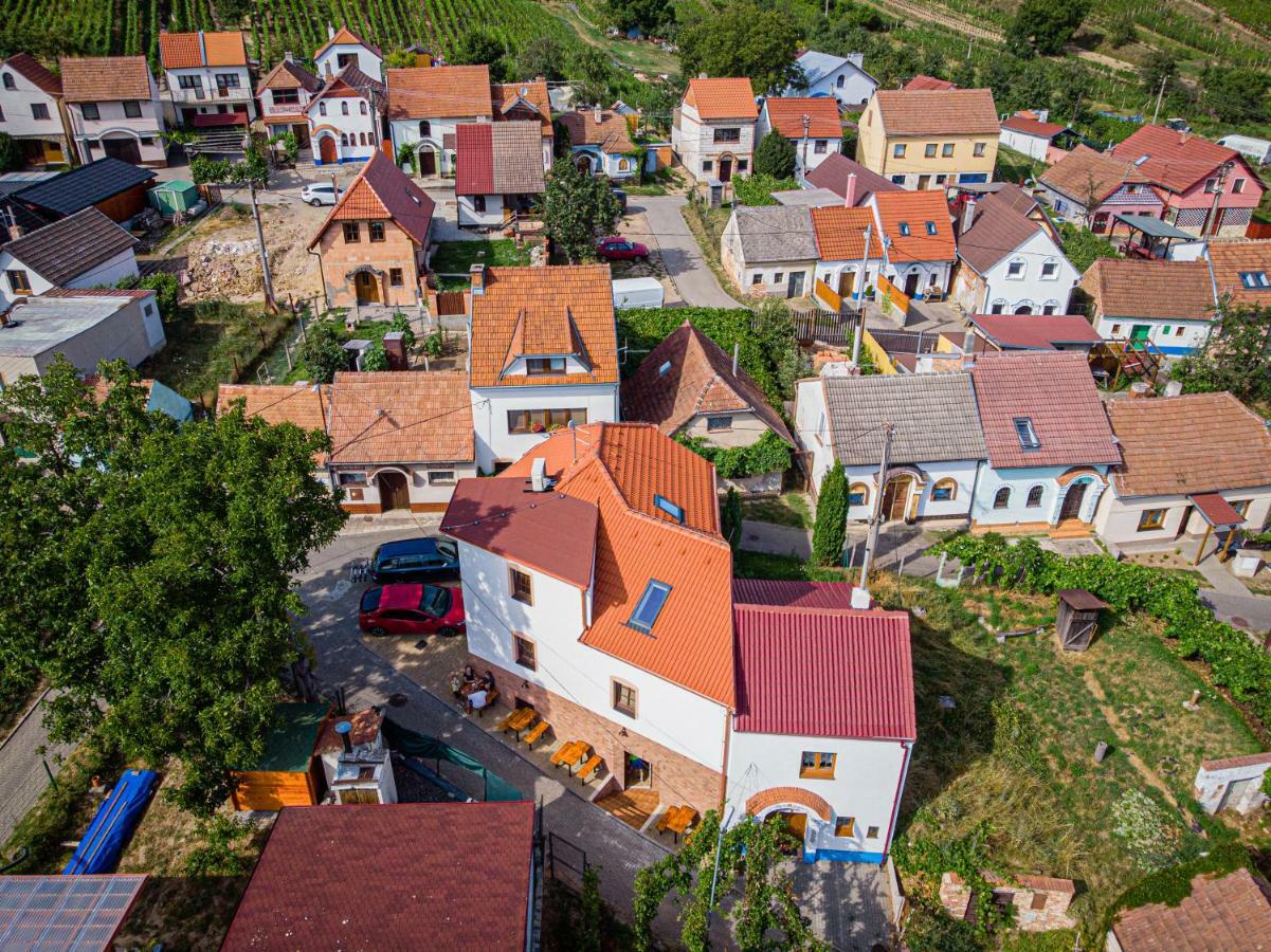 Penzion Sarlota & Vinarstvi Vitek Josef Mutěnice Exteriör bild