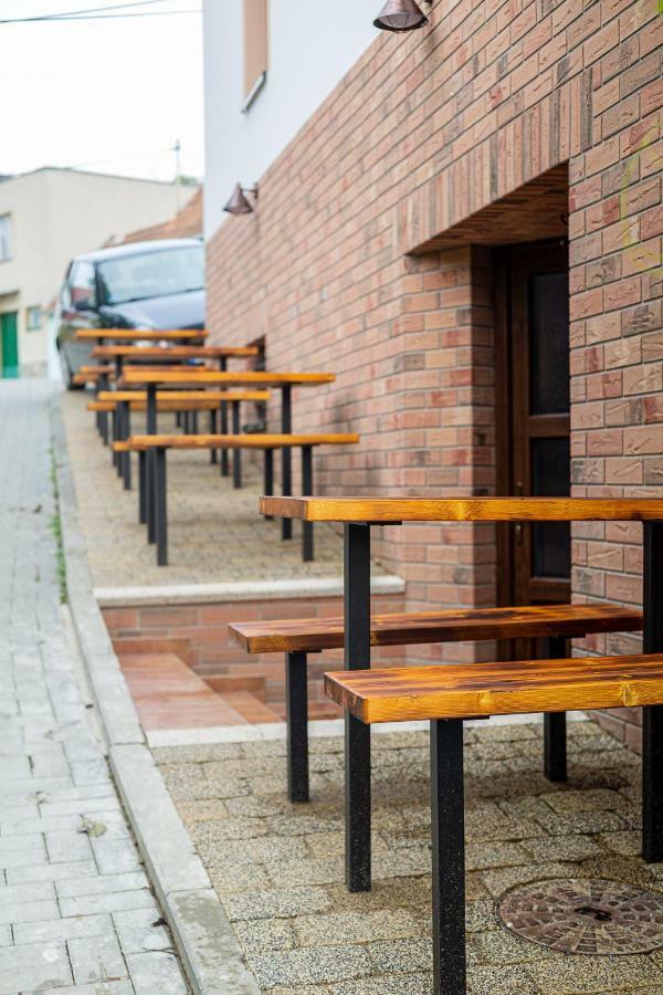 Penzion Sarlota & Vinarstvi Vitek Josef Mutěnice Exteriör bild