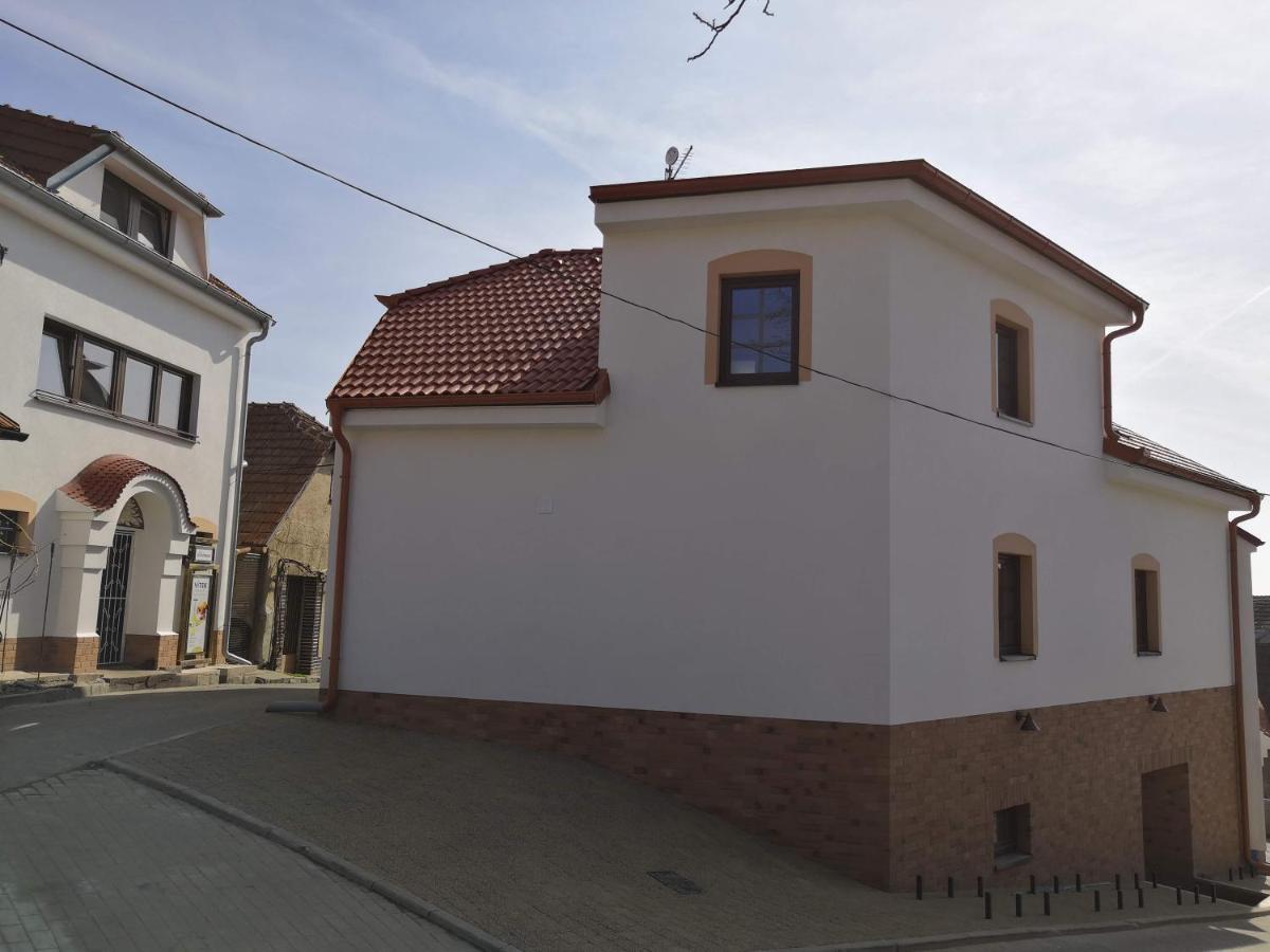 Penzion Sarlota & Vinarstvi Vitek Josef Mutěnice Exteriör bild